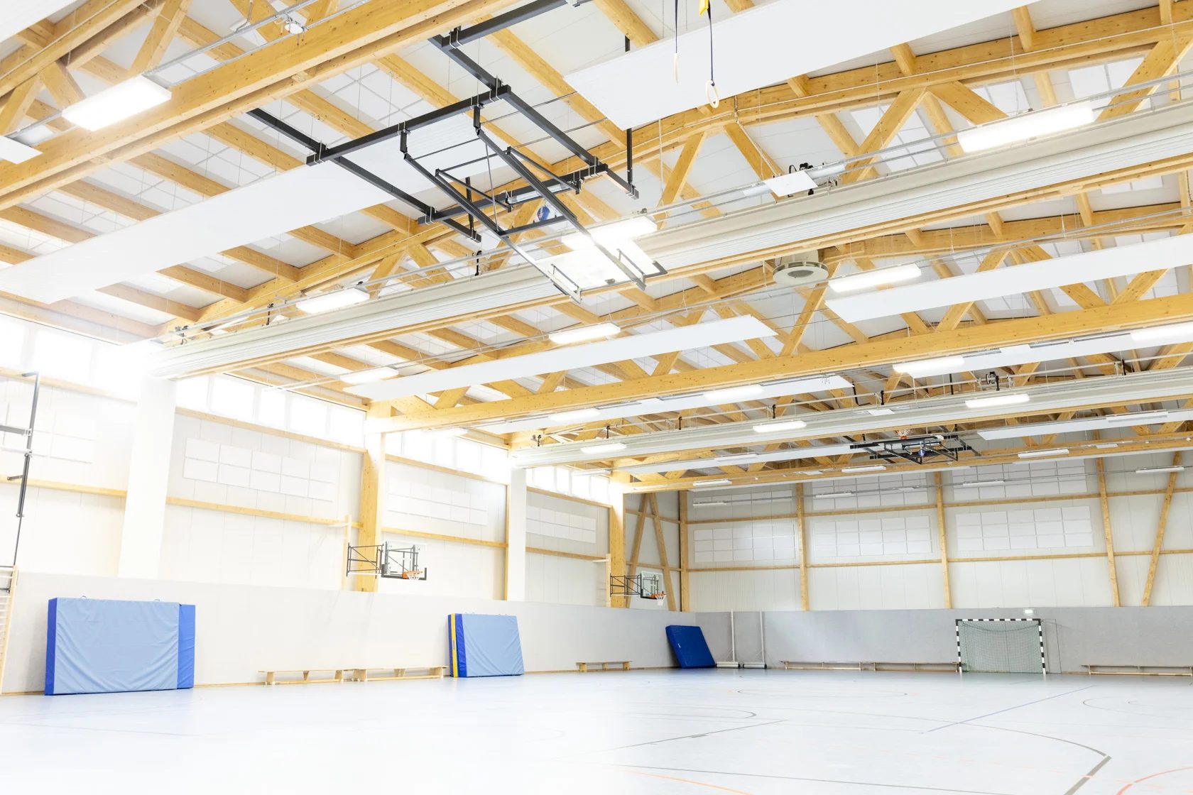 Clear-span timber hall